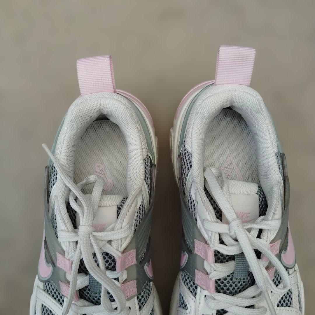 Nike NIKE V2K RUN emmi exclusive グレー ピンク