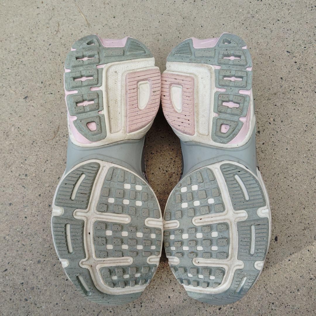 Nike NIKE V2K RUN emmi exclusive グレー ピンク