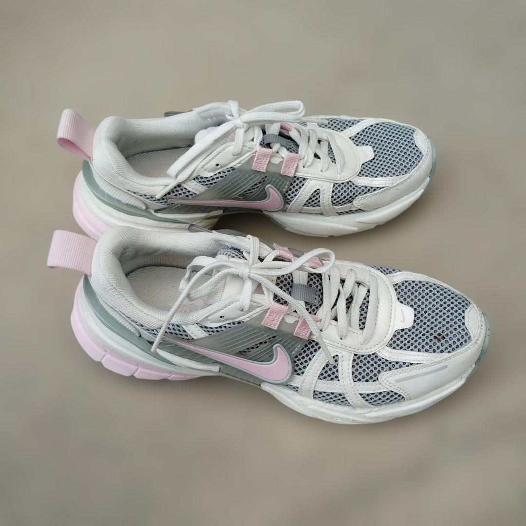 Nike NIKE V2K RUN emmi exclusive グレー ピンク