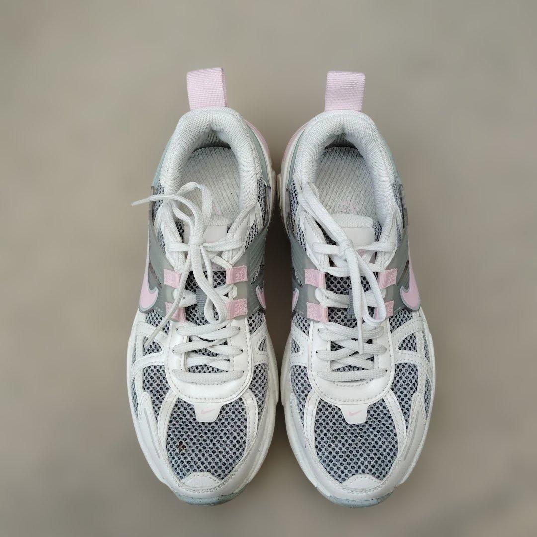 Nike NIKE V2K RUN emmi exclusive グレー ピンク