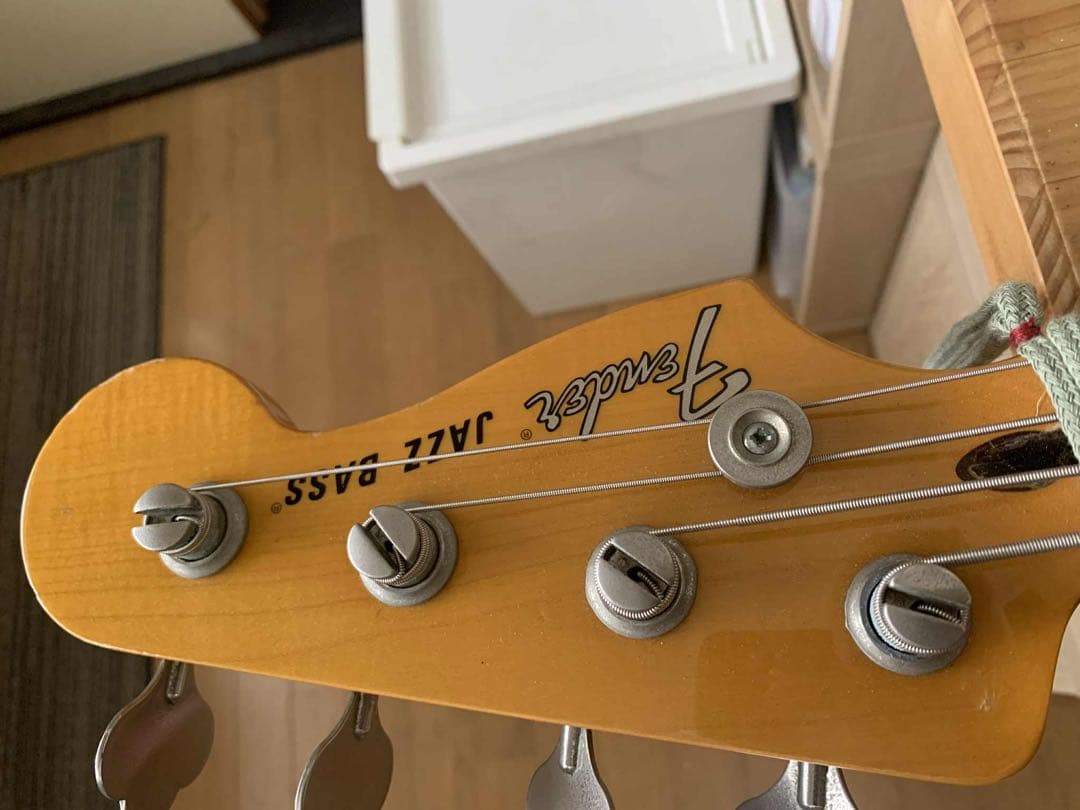 【出品1/20まで】Fender Jazz Bassエレキベース ケース付