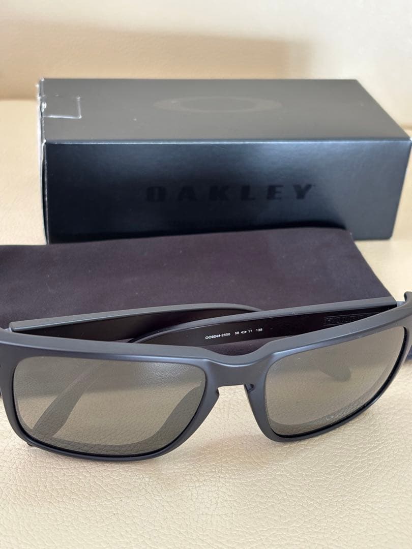 OAKLEYオークリー✨HOLBROOK サングラス【レンズ傷アリ】