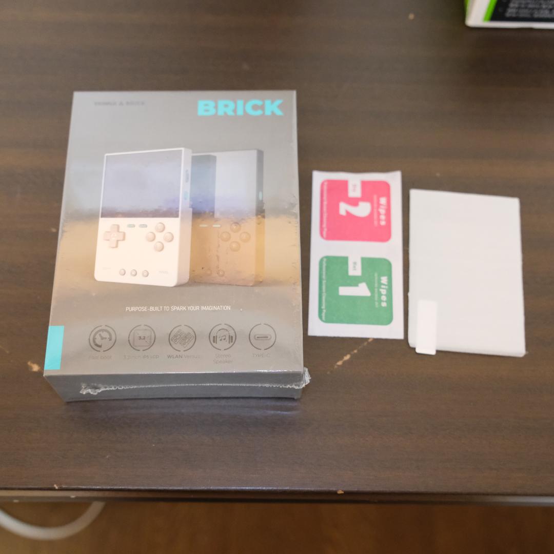 【新品未開封】TRIMUI BRICK おまけ付き（NoCARD・ホワイト）