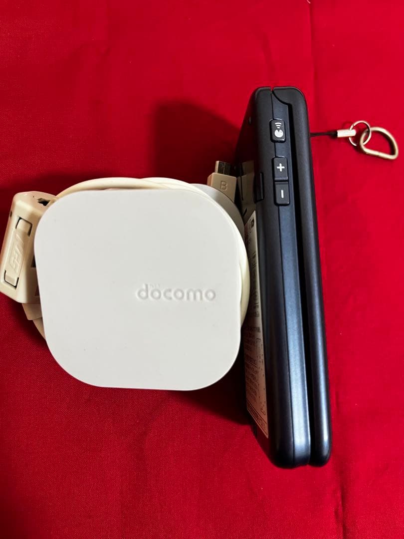 docomo 折りたたみ式携帯電話 ネイビー