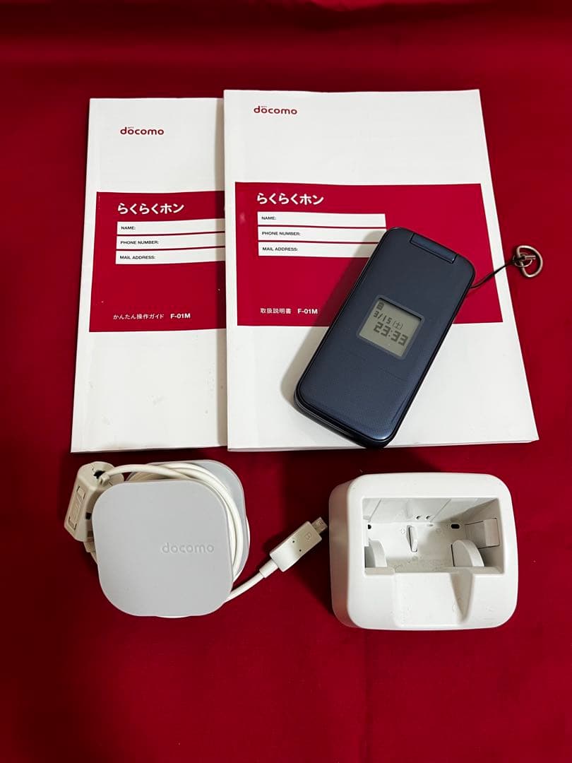 docomo 折りたたみ式携帯電話 ネイビー