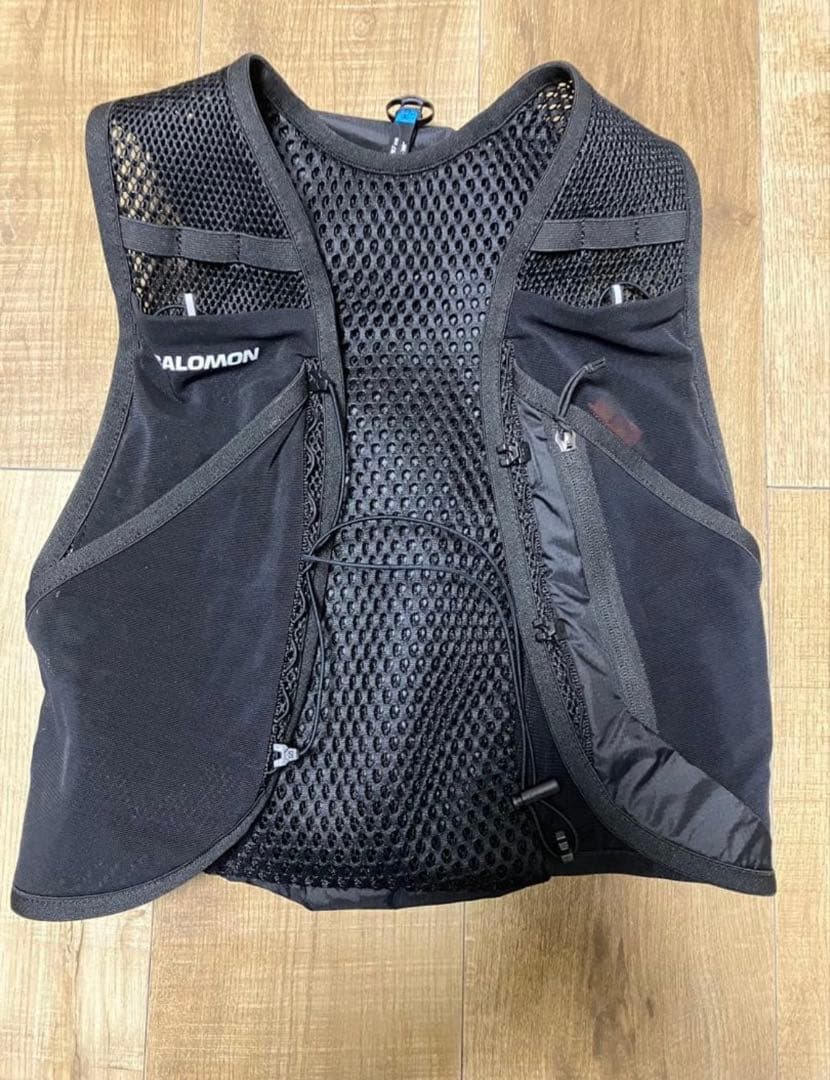 【新品　試着のみ】SALOMON ACTIVE SKIN 8 ブラック Sサイズ