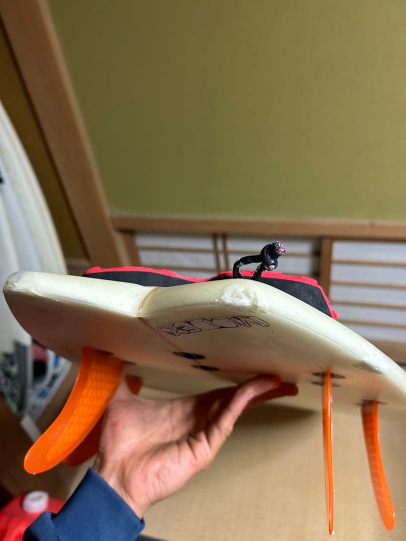 サーフボード 赤いインディアンロゴ クリーム色　5.6