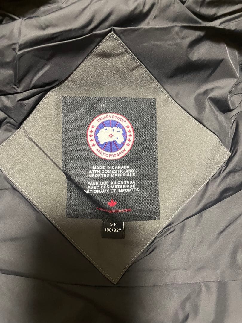   グレー ダウンベスト 新品　サイズS 180/92Y