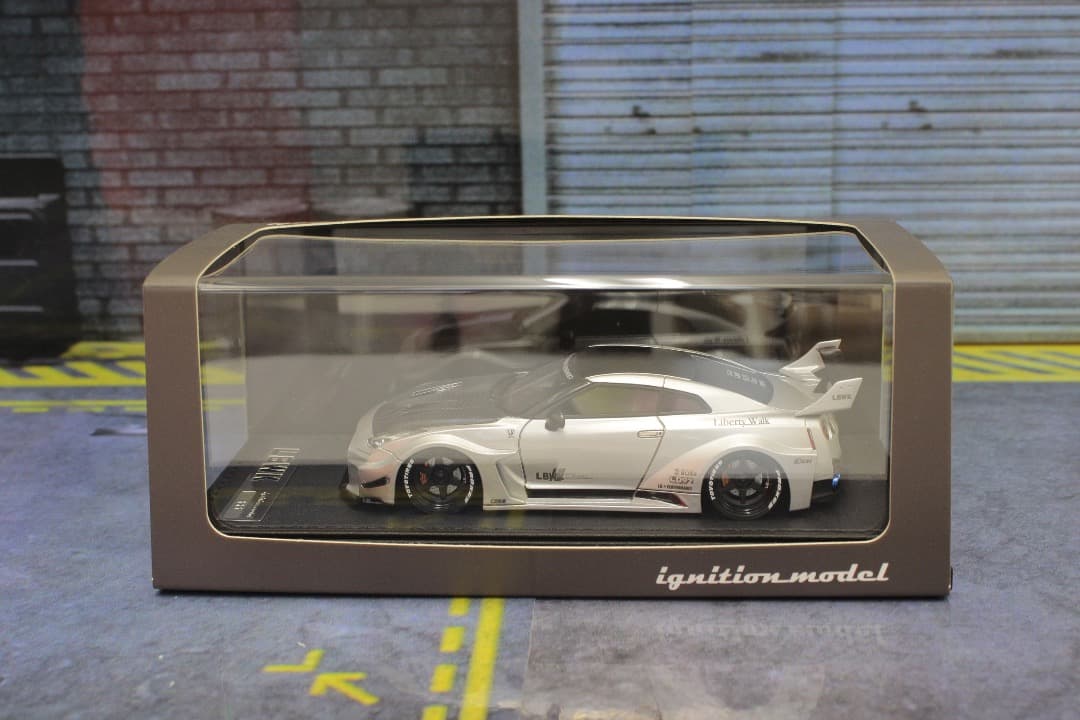 【最終価格】イグニッションモデル　1/43日産35GT-RR Silver