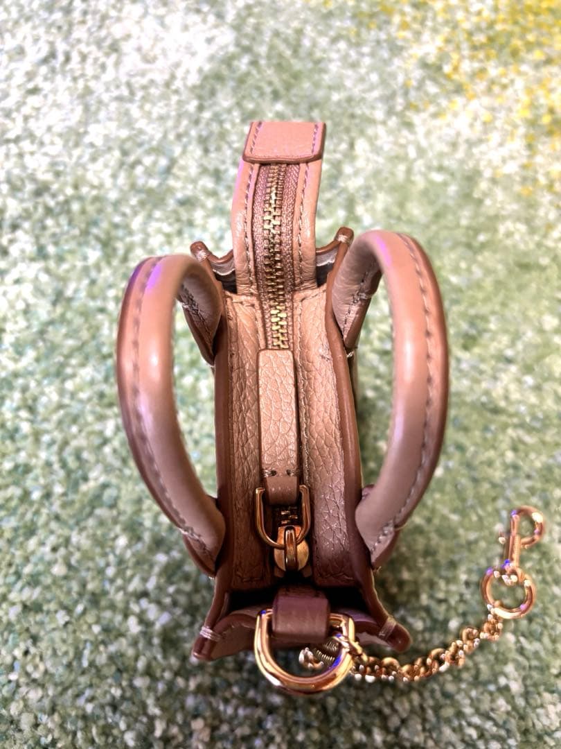 美品MARC JACOBS チャーム THE LEATHER NANO TOTE