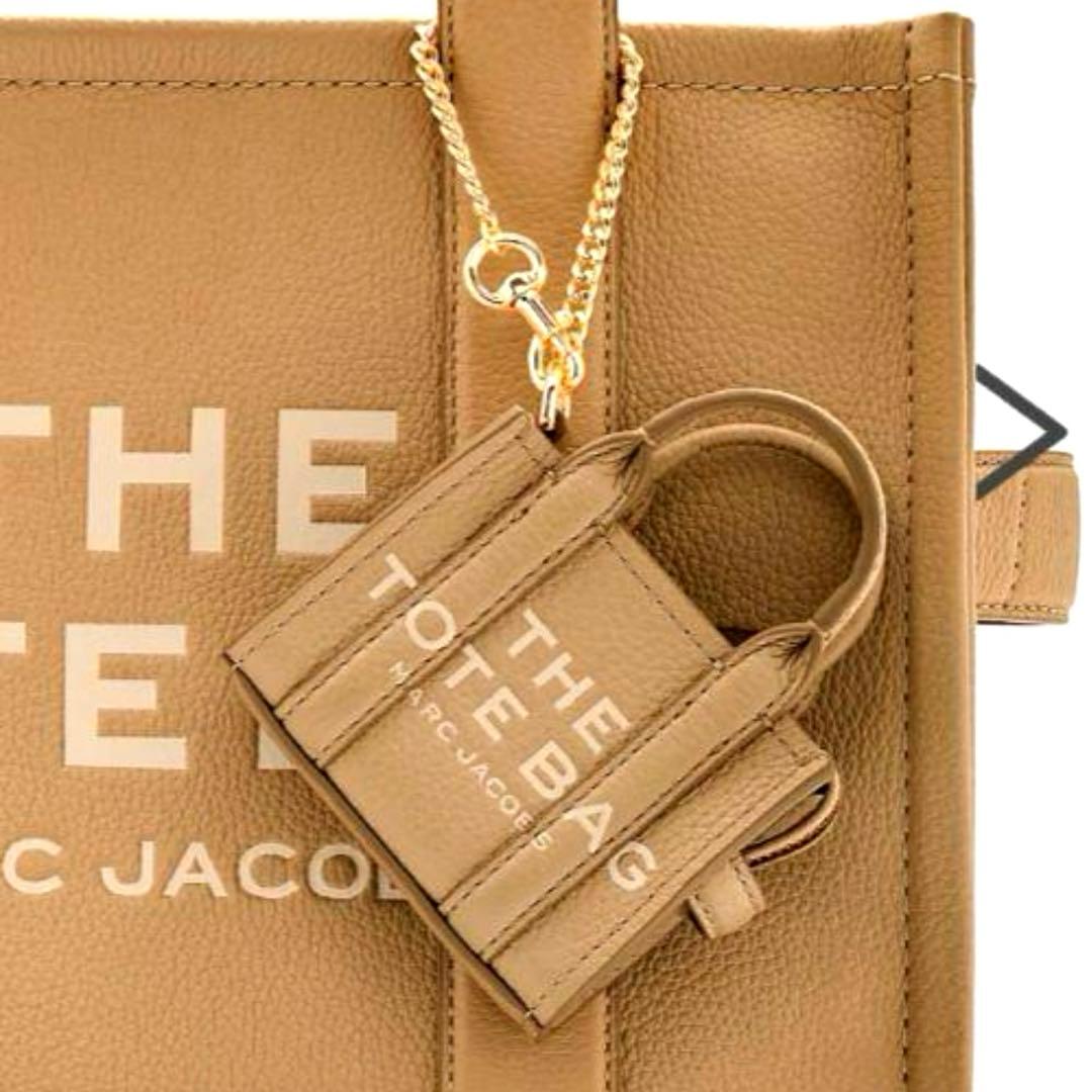 美品MARC JACOBS チャーム THE LEATHER NANO TOTE