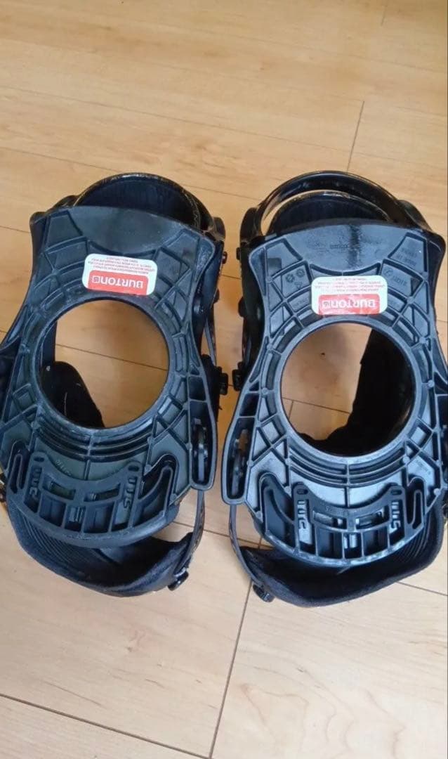 スノーボード ビンディング 黒 バックル式