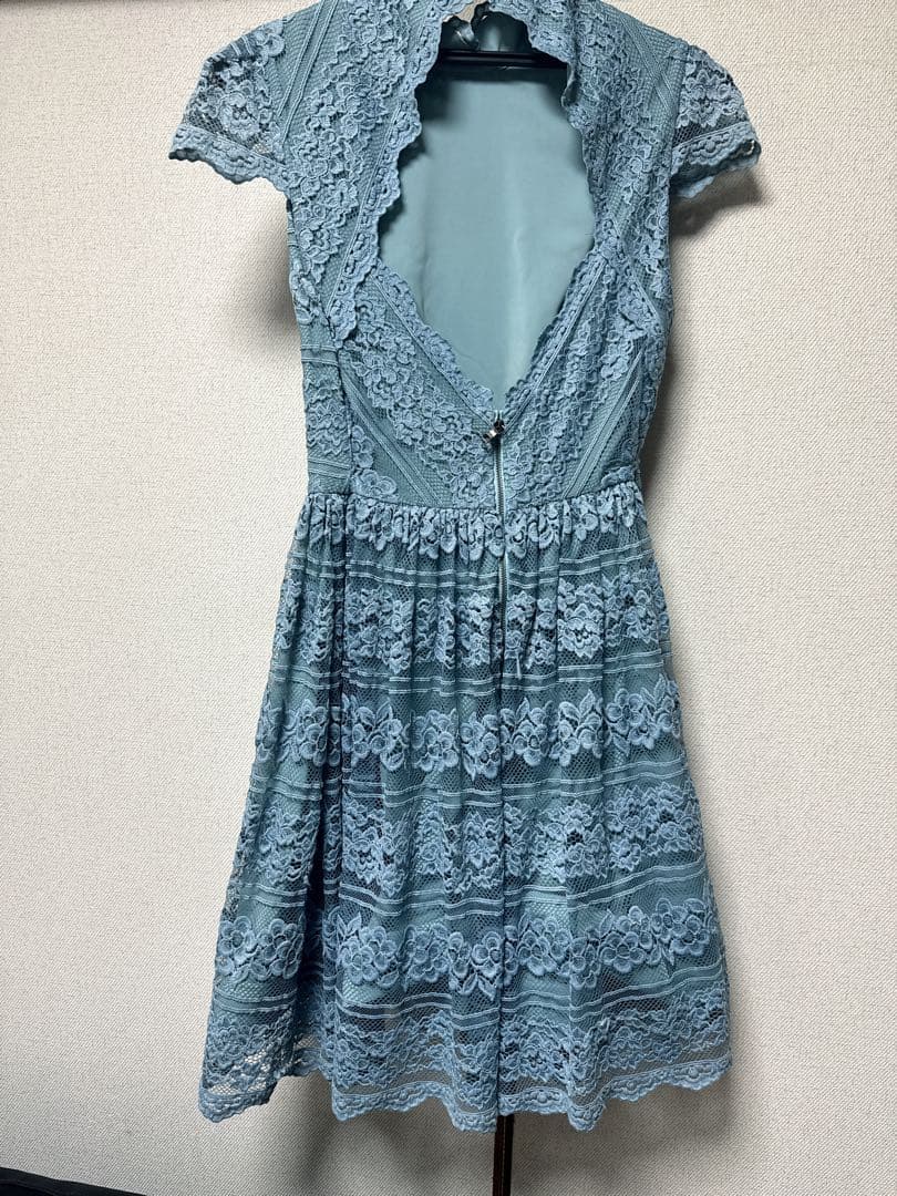 Alice + Olivia Maureen Dress　ライトブルー