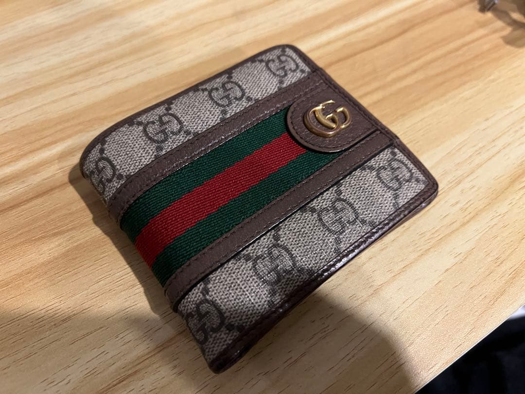 【使用期間半年】Gucci GGパターン 二つ折り財布