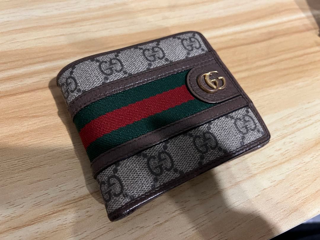 【使用期間半年】Gucci GGパターン 二つ折り財布