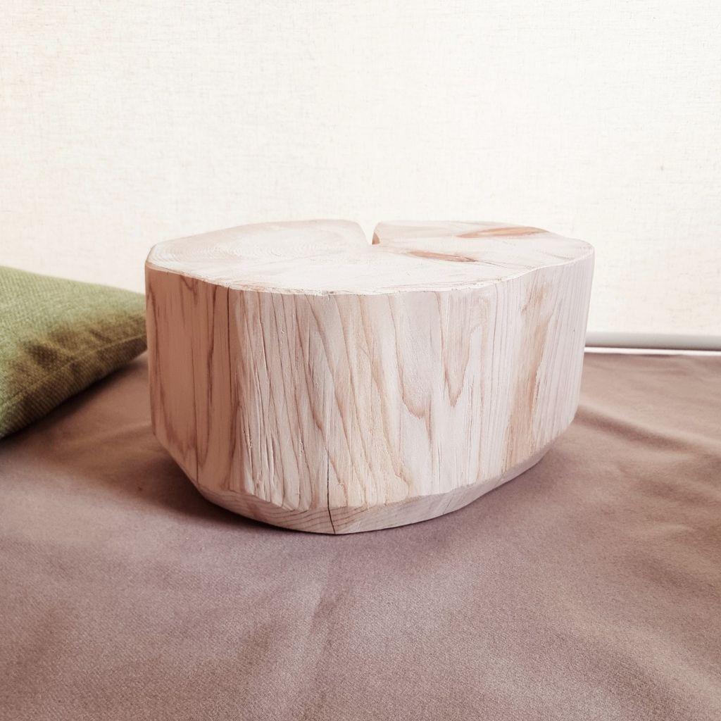 ナチュラルウッドのサイドテーブル 木の温もりと天然アロマの香り 椅子・花台