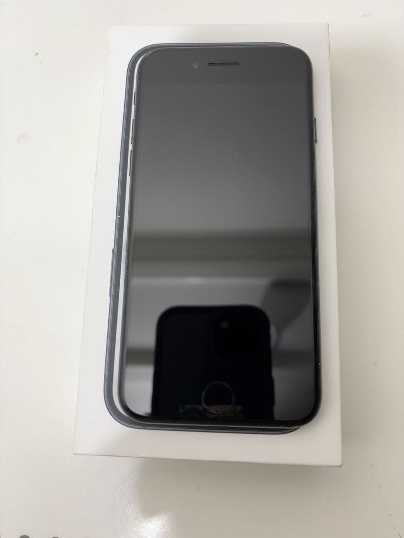 早い者勝ち　[SIMフリー]Apple iPhone se3 128GB