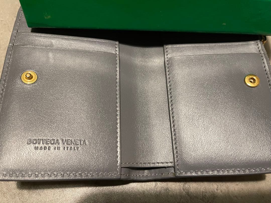 BOTTEGA VENETA グレー 二つ折りファスナーウォレット