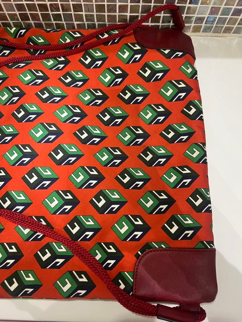 GUCCI グッチ　赤　ドローストリングバックパック　ナップサック　男女兼用