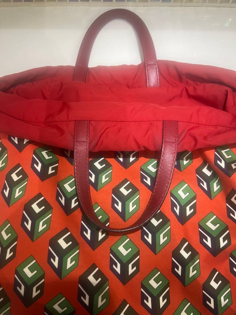 GUCCI グッチ　赤　ドローストリングバックパック　ナップサック　男女兼用