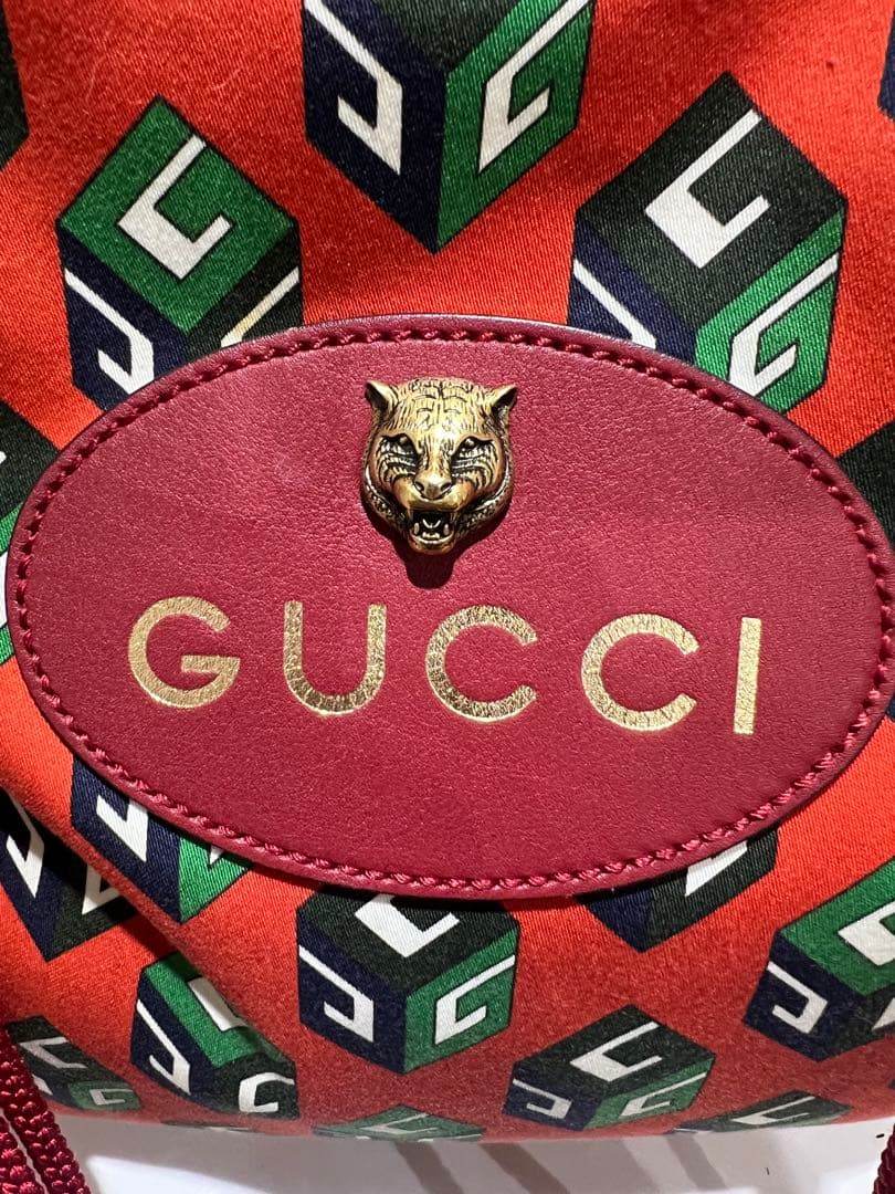 GUCCI グッチ　赤　ドローストリングバックパック　ナップサック　男女兼用