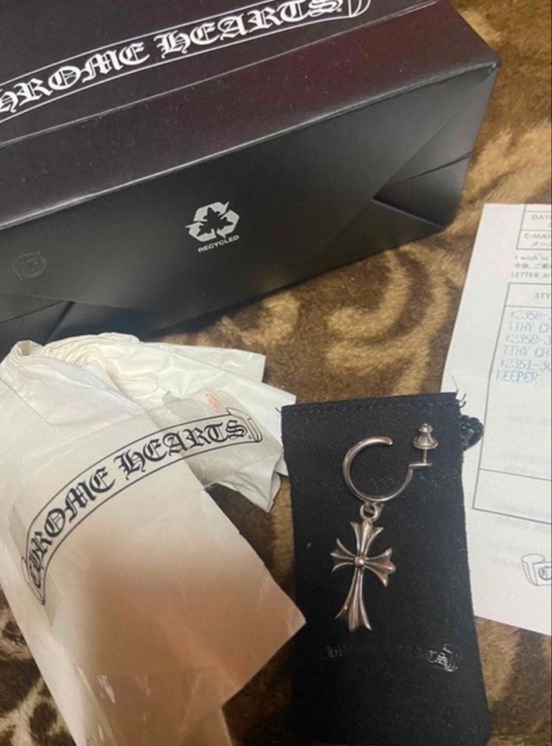 クロムハーツ タイニークロス ピアス