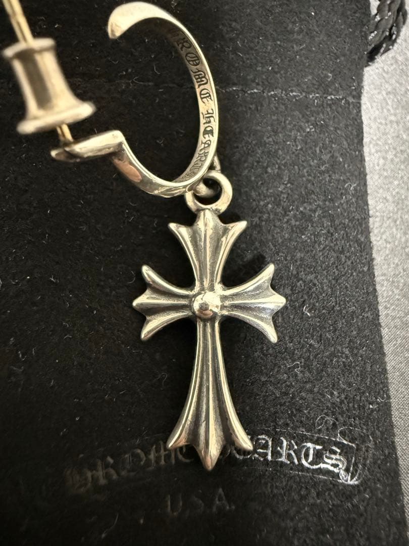 クロムハーツ タイニークロス ピアス