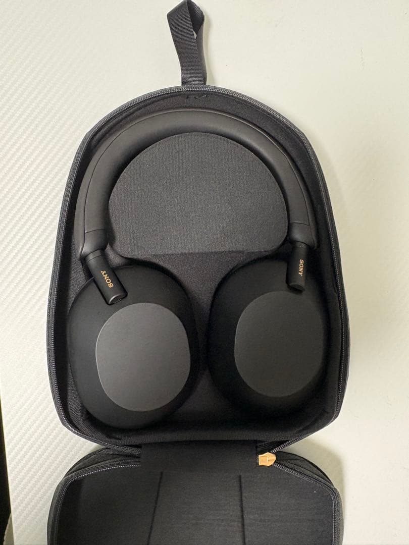 SONY wh-1000xm5ヘッドホン　ブラック ケース付き