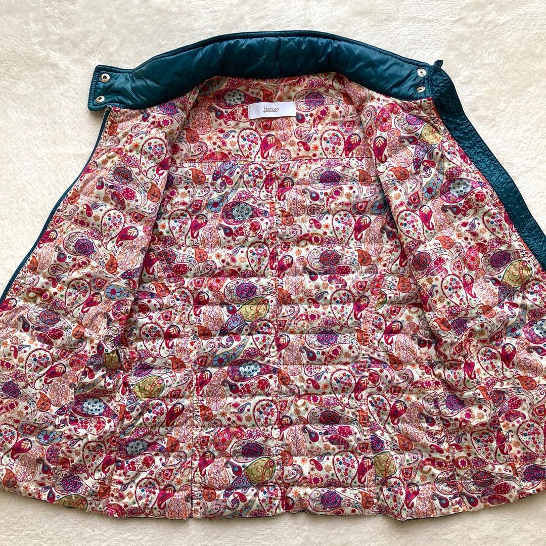 美品　ヘルノ　フェザーダウンベストジャケット　裏地総柄　ペイズリー柄　グリーン