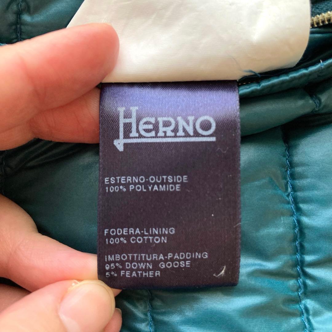 美品　ヘルノ　フェザーダウンベストジャケット　裏地総柄　ペイズリー柄　グリーン