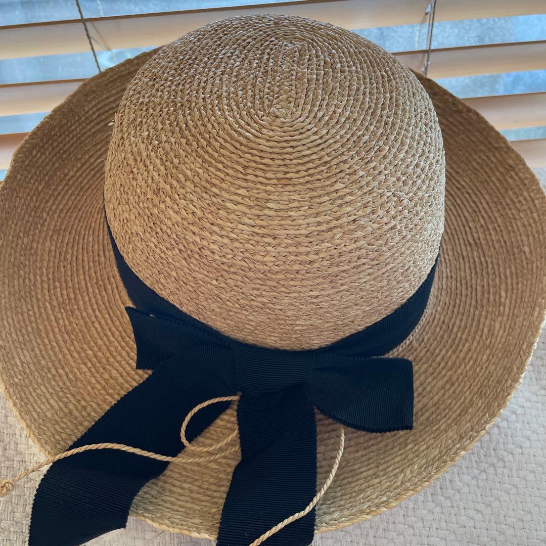 ベージュ ストローハット 黒リボン付き ヘレンカミンスキー