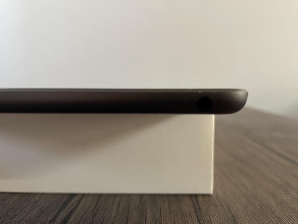 ②【美品】iPad Apple 第9世代　Wi-Fiモデル　64GB