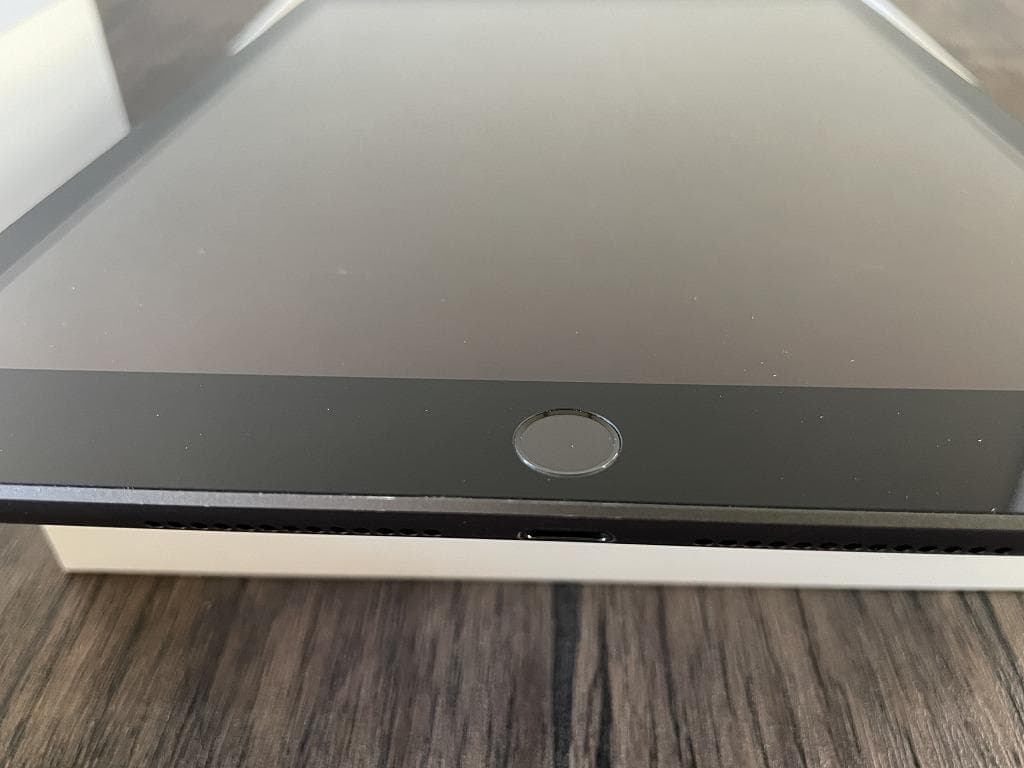 ②【美品】iPad Apple 第9世代　Wi-Fiモデル　64GB