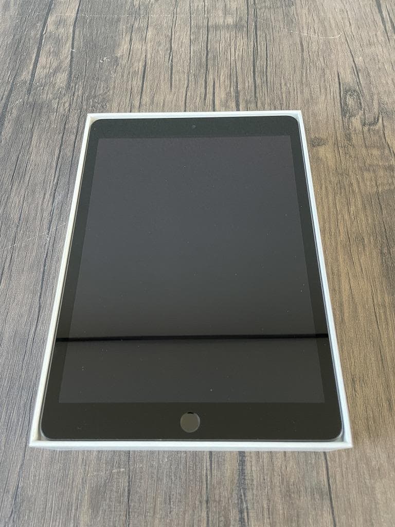②【美品】iPad Apple 第9世代　Wi-Fiモデル　64GB