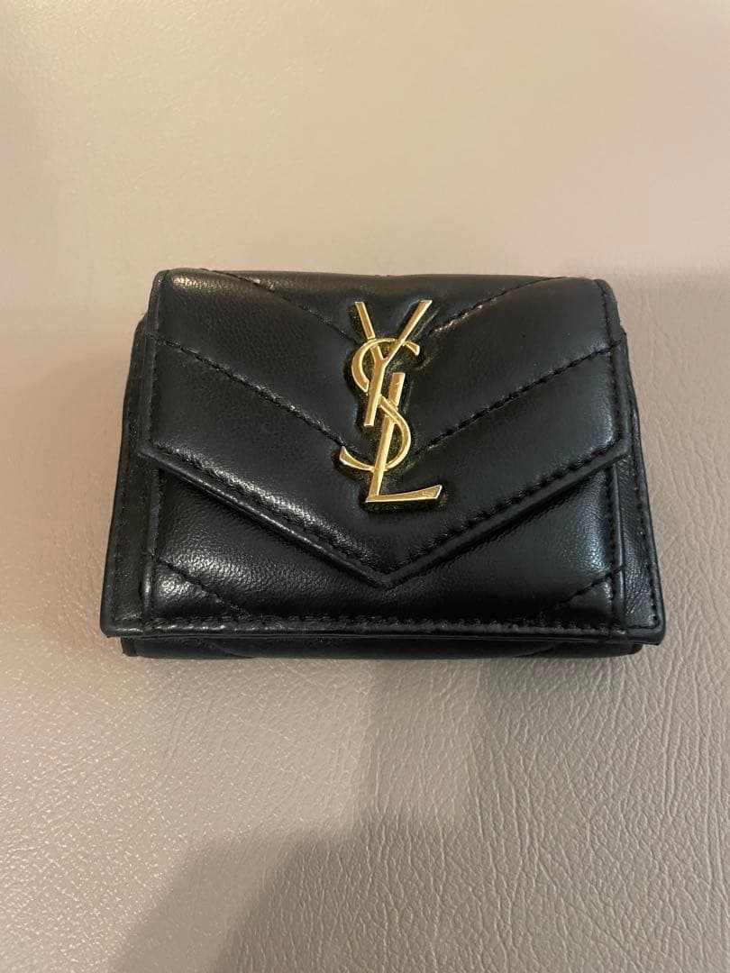 SAINT LAURENT ブラック 三つ折り財布（セール中！）