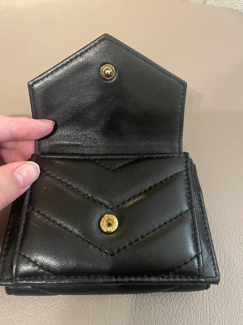 SAINT LAURENT ブラック 三つ折り財布（セール中！）