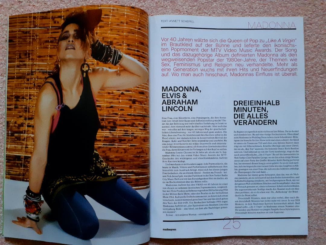 マドンナ　LIKE A VIRGIN 発売４０周年記念　雑誌 + レコード