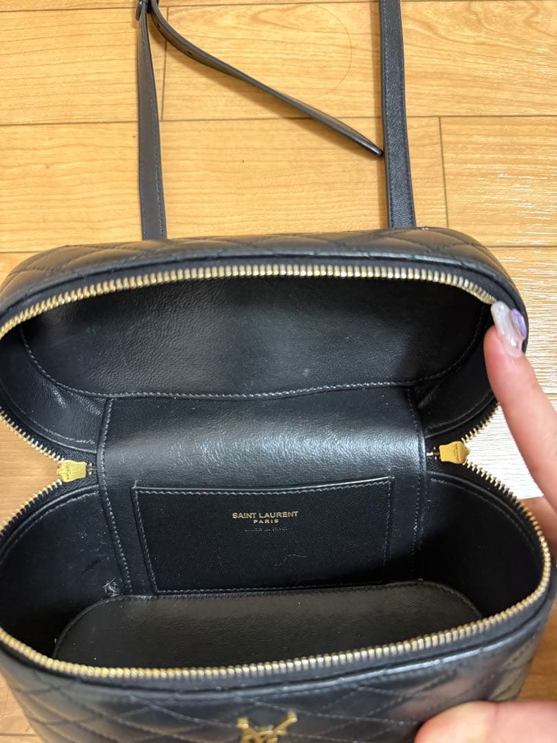 YSL ブラックレザーショルダーバッグ