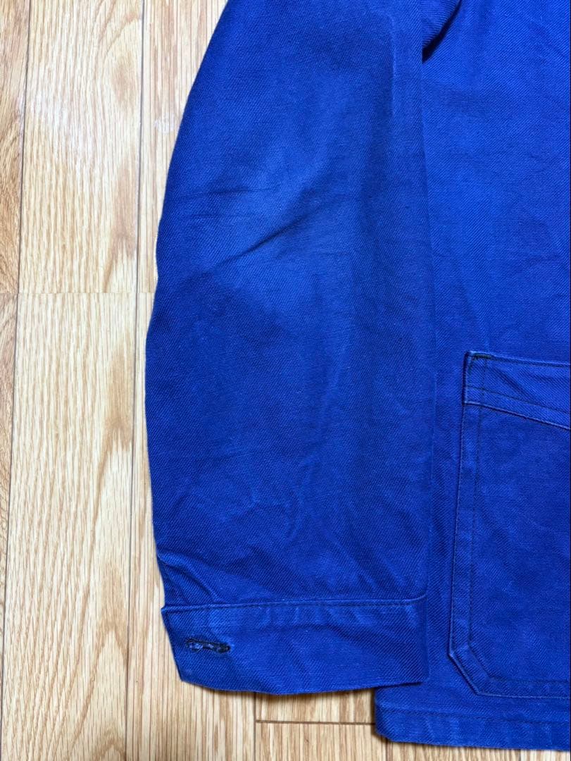 フレンチヴィンテージのブルーモールスキンジャケット