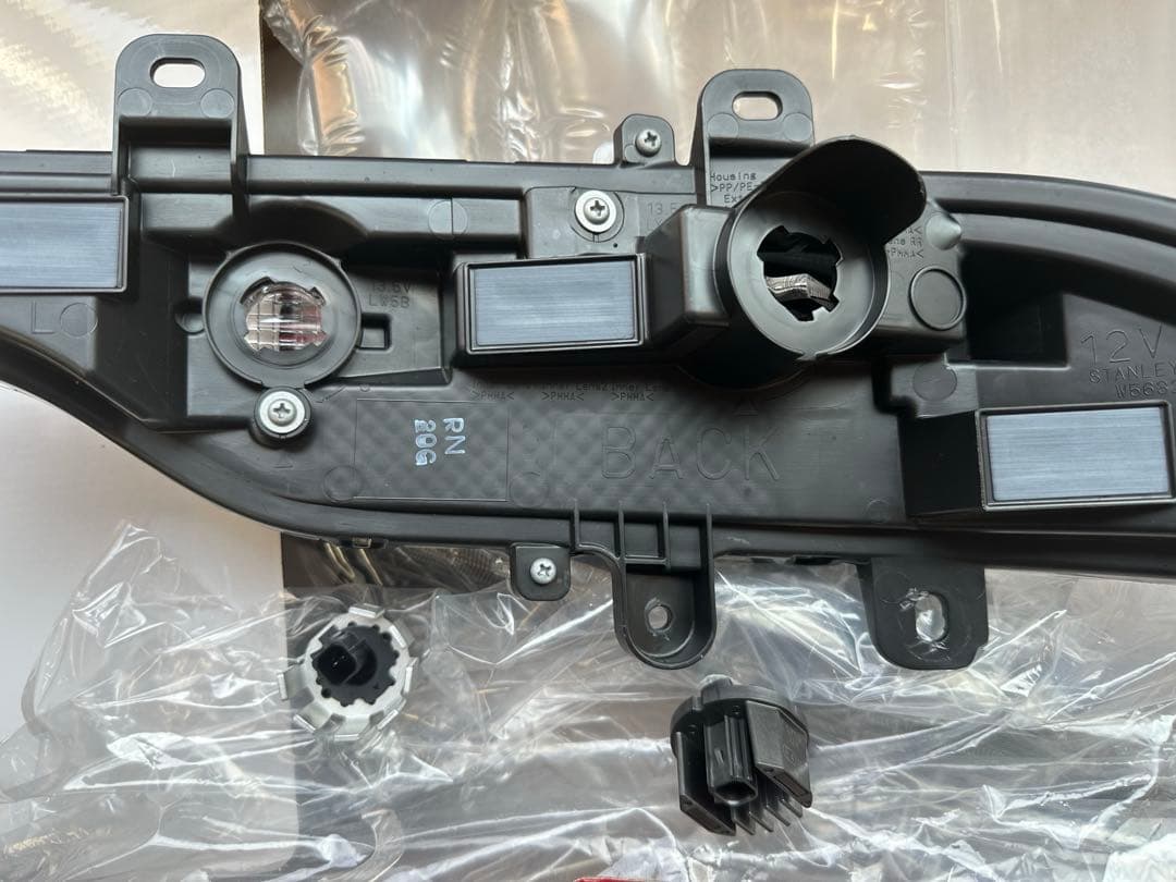 80ハリアー　ロアテールランプ　新車外し