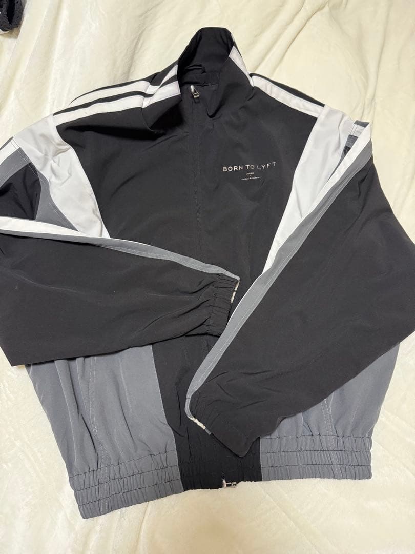 年末セールLyft 人気ジャージセットアップ＋Tシャツセット