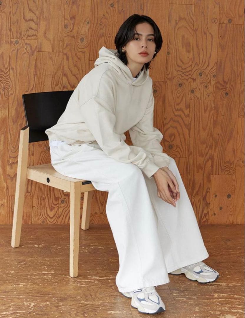 New Balance 9060 ホワイト/ネイビースニーカー