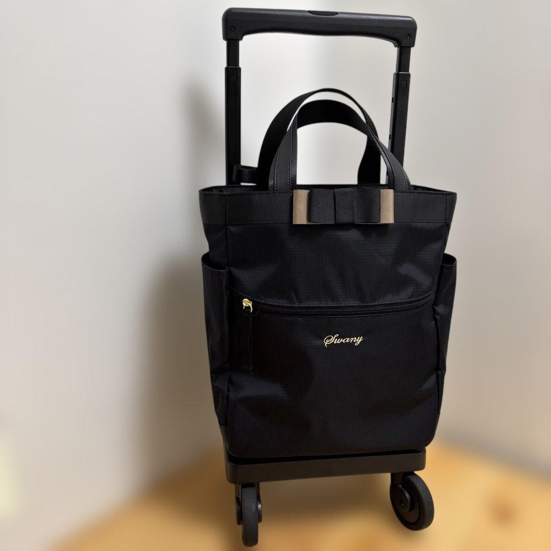 値下げ‼️人気ブランド‼️SWANY‼️スワニー4輪キャリーバック（レインカバー付き）