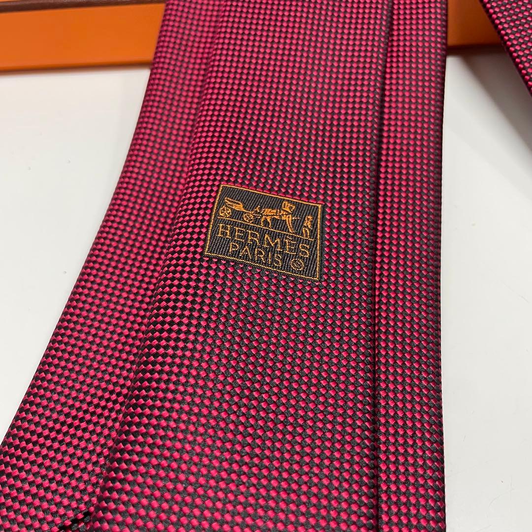 か*ず様 未使用品　HERMES ワインレッド ドット柄 ネクタイ
