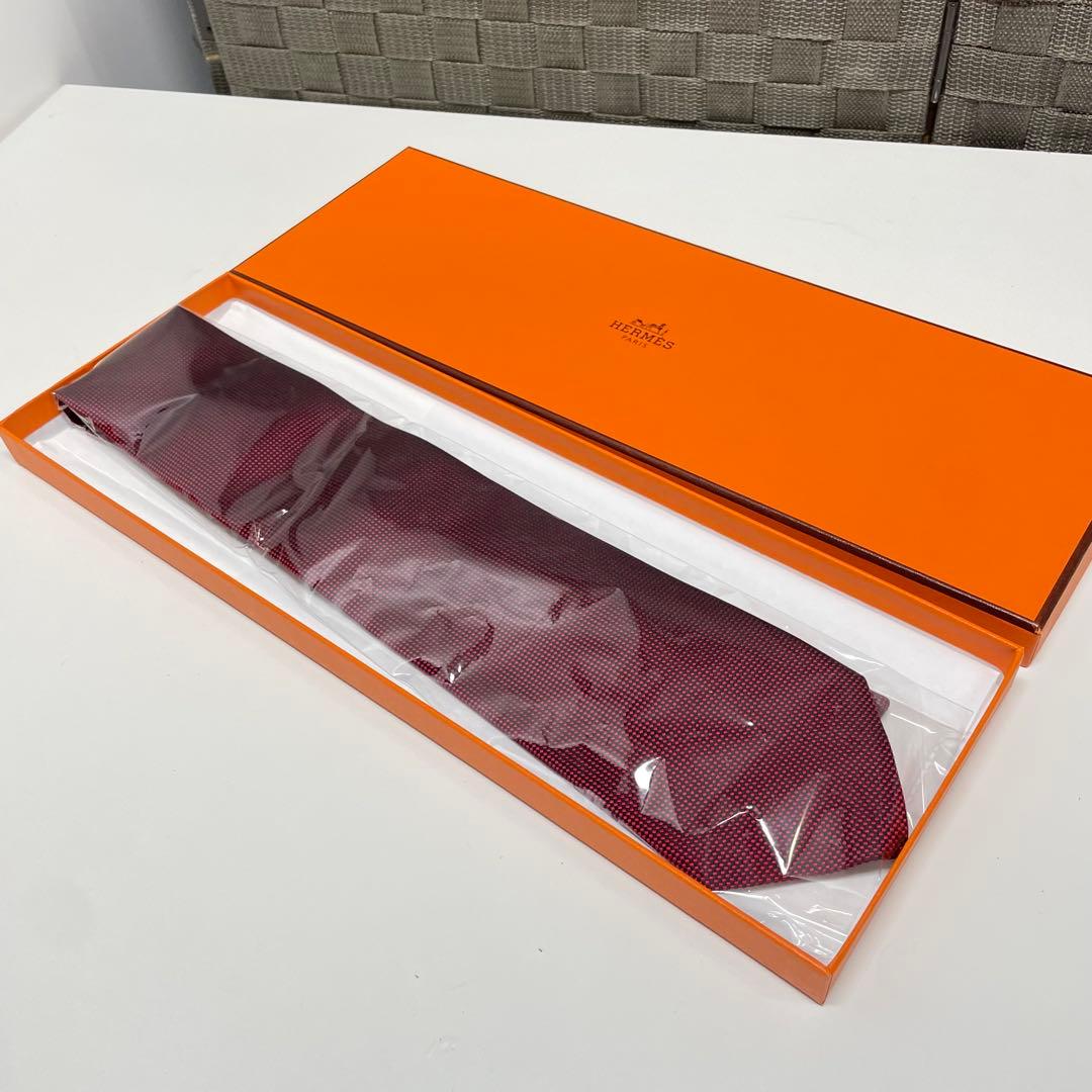 か*ず様 未使用品　HERMES ワインレッド ドット柄 ネクタイ