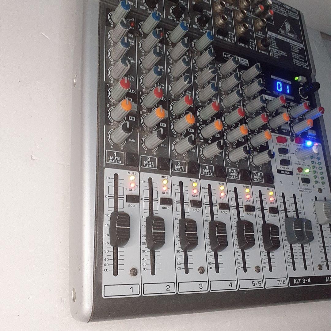 Behringer XENYX X1204USB アナログミキサー動作品