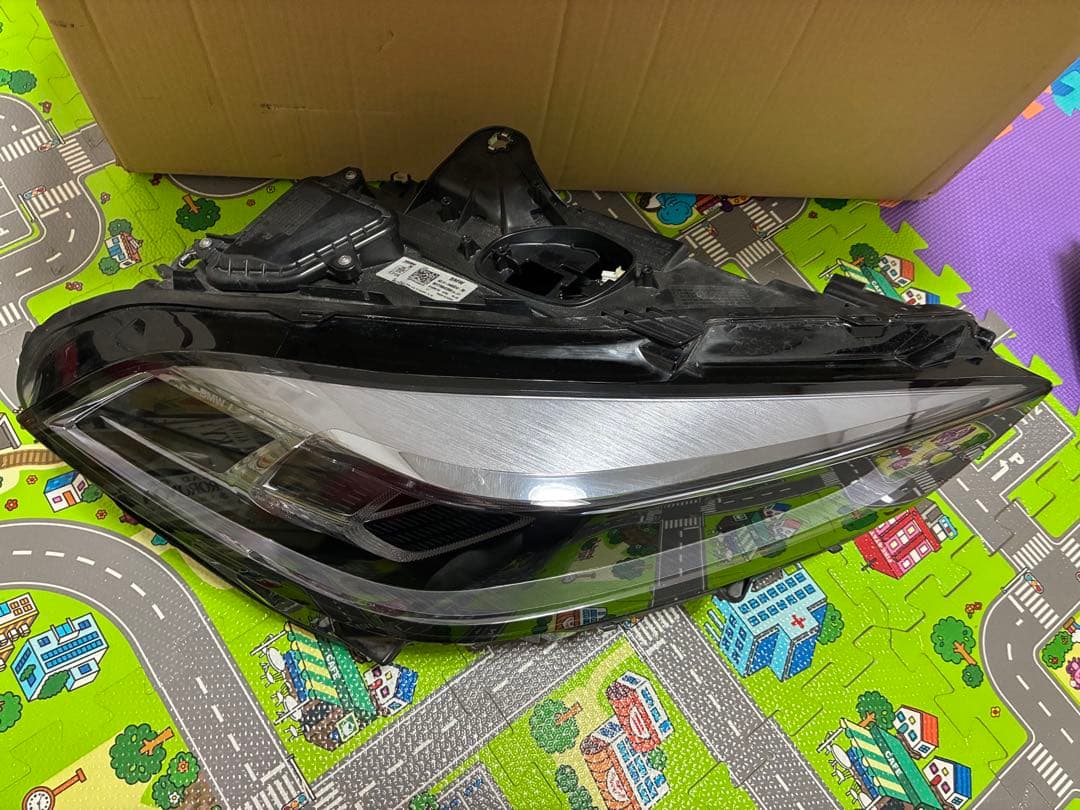 送料無料　 1シリーズ　F40 純正　LED 右　ヘッドライト