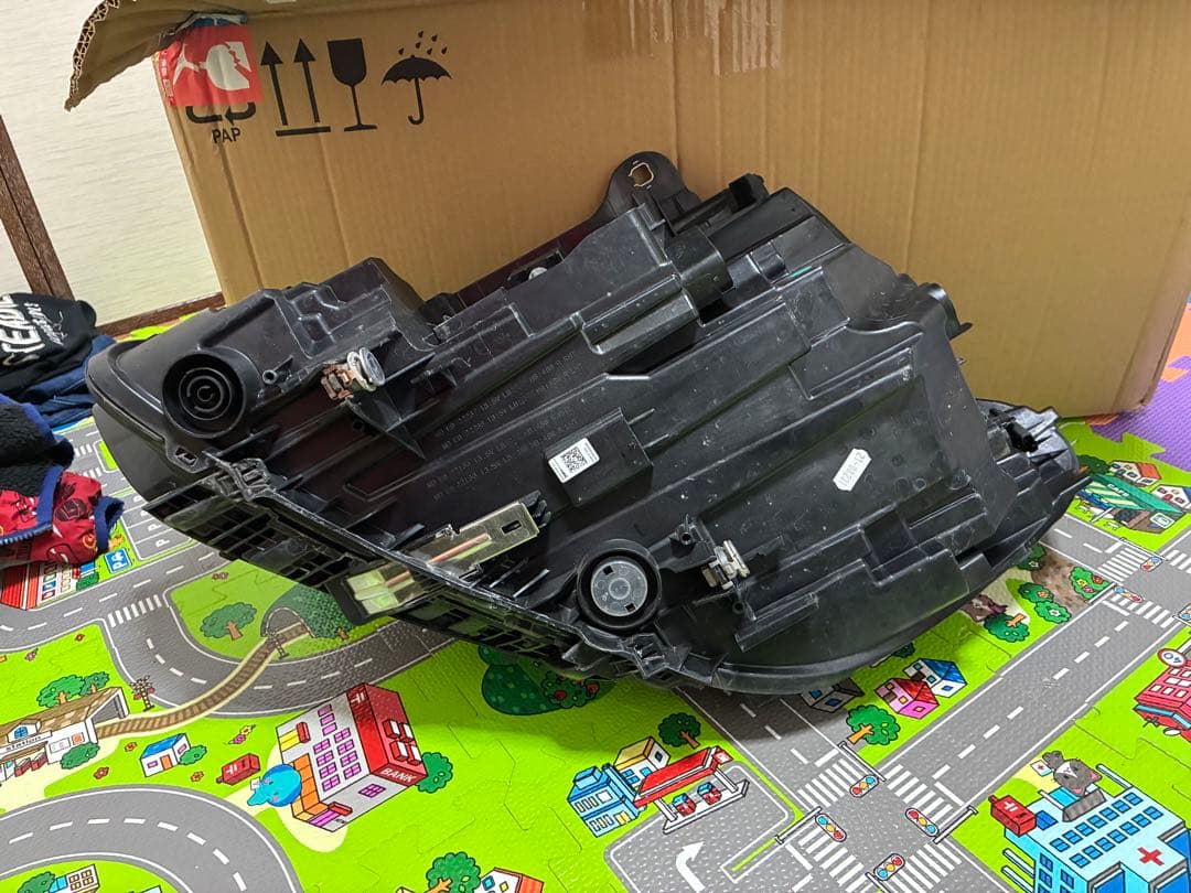 送料無料　 1シリーズ　F40 純正　LED 右　ヘッドライト