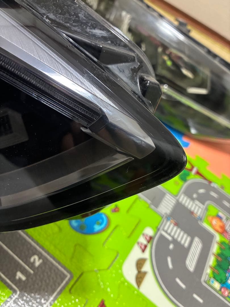 送料無料　 1シリーズ　F40 純正　LED 右　ヘッドライト