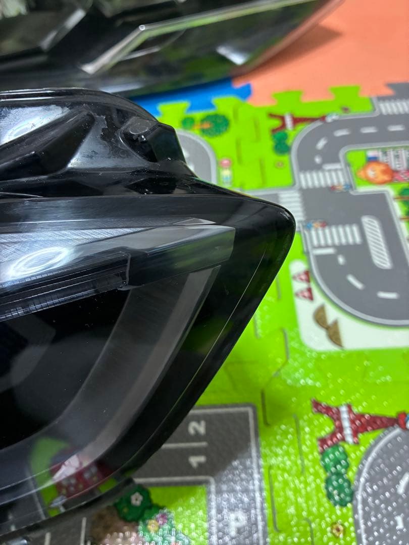 送料無料　 1シリーズ　F40 純正　LED 右　ヘッドライト